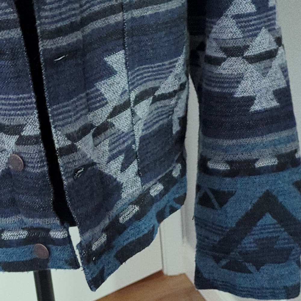 Wrangler Blue Geometric Jacket with Sherpa Collar - Picture 5 of 6
